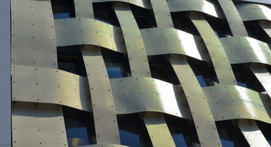 Holland-Composites-composiet-gevel-Raficlad-wandpaneel-Eemsmondgebouw-Delfzijl-vlechtwerk-buitenwand-composiet-design-vlechtwerk-wicker-wickerwork-facade-fassade-wallpanells-geflochtenen