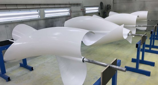 Kleine-windmolen-green-hybrid-holland-composites-wieken-windwokkel-productie-grote-spuitcabine