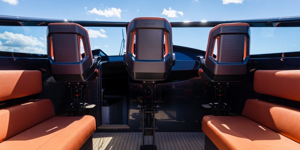 Carbon-epoxy-sandwich-stoel-luxe-jachten-tenderboten-pilot-seats-ambience-CoverWorks-Wajer-Holland-Composites