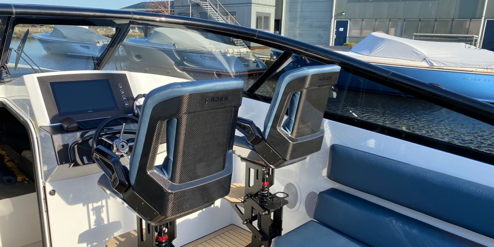 Carbon-epoxy-sandwich-stoel-luxe-jachten-tenderboten-pilot-seats-ambience8-CoverWorks-Wajer-Holland-Composites